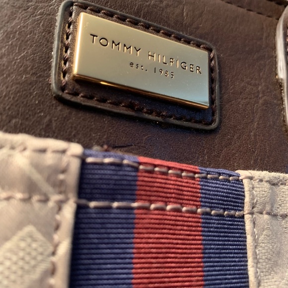 Tommy Hilfiger Purse (BEST OFFER) - Picture 6 of 6